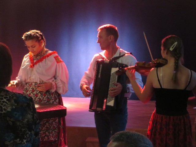 Folklor górali bukowińskich zaprezentowali muzycy w Brzeźnicy.