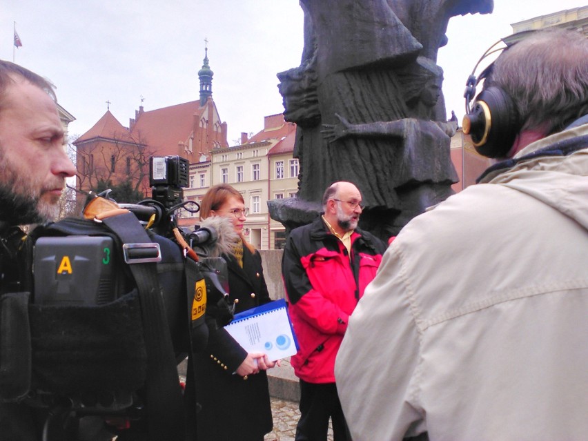 Grażyna Szabelska i Krystian Frelichowski apelują m.in. o...