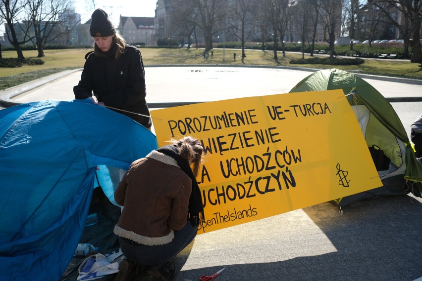 Poznań: Namioty w parku Mickiewicza. Wolontariusze pokazali,...