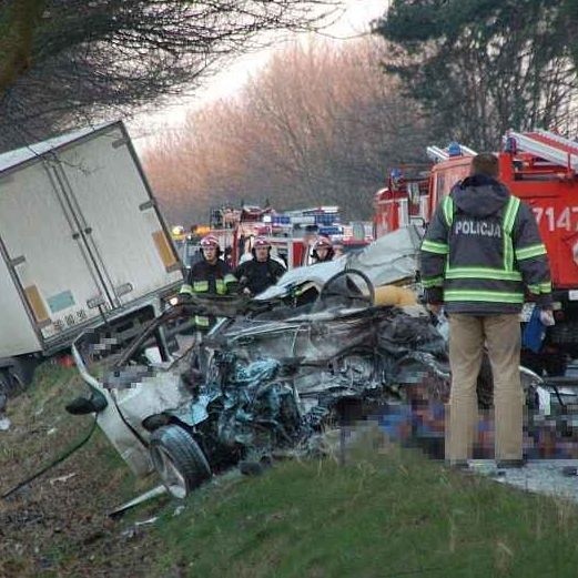 Cztery osoby zginely w sobote, 17 lutego, w wypadku na...