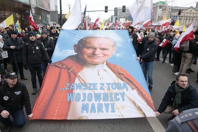 W Warszawie odbywa się Narodowy Marsz Papieski.