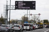Dzięki tym tablicom Kraków chce rozwiązać problem zakorkowania miasta. Testy potrwają pół roku. Złoty środek kosztował blisko 16,6 mln zł