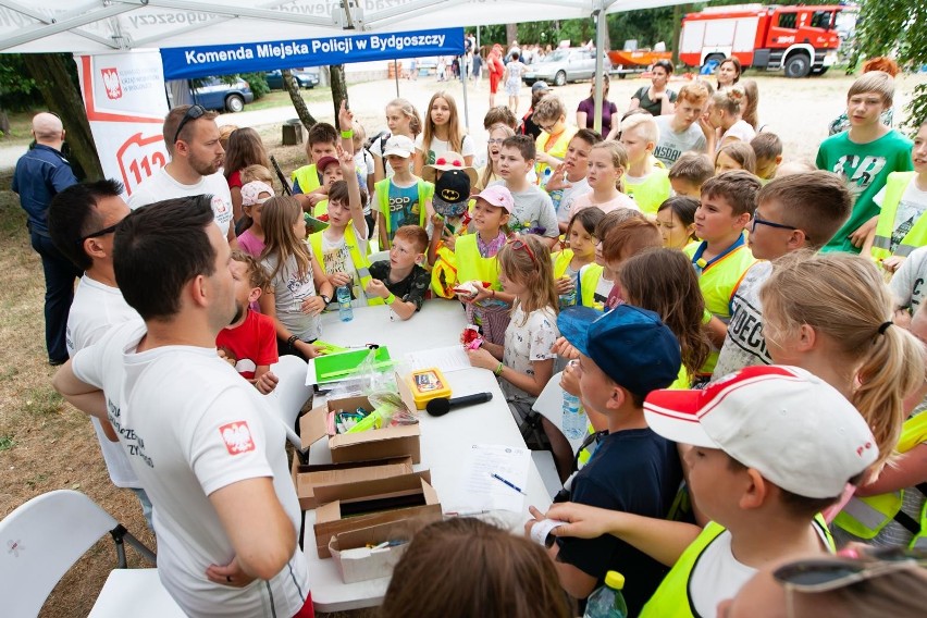 500 młodych ludzi miało okazję świetnie bawić się i przy tym...