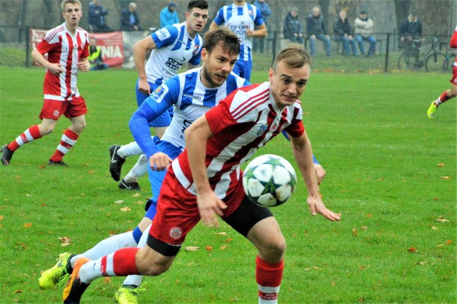 Soła Oświęcim zremisowała w Puławach z Wisłą 0:0. Na zdjęciu: Eryk Ceglarz mógł się pokusić o zwycięskie trafienie dla oświęcimian.