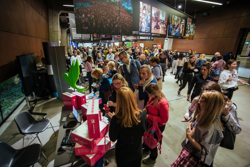 VI edukacyjna konferencja BeZee startuje w środę 18.11.2020 i potrwa trzy dni, tym razem w internecie. Tematem nauka w czasie pandemii