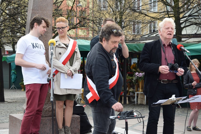 Manifestacja KOD na placu Solnym, 2 kwietnia 2017