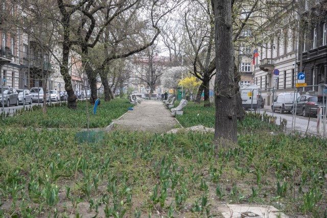 Plac Biskupi czeka na dokończenie przebudowy. W maju ma zostać ogłoszony przetarg na wykonawcę prac.