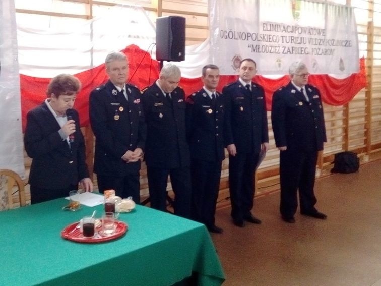 Jury składające się z sześciu osób dokonało oceny prac...