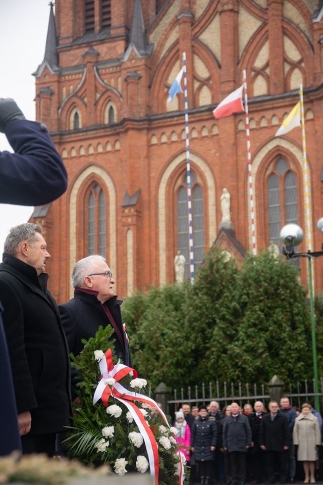 Narodowe Święto Niepodległości w Sokołach. Mieszkańcy i włodarze miasta wspólnie odśpiewali hymn (ZDJĘCIA)