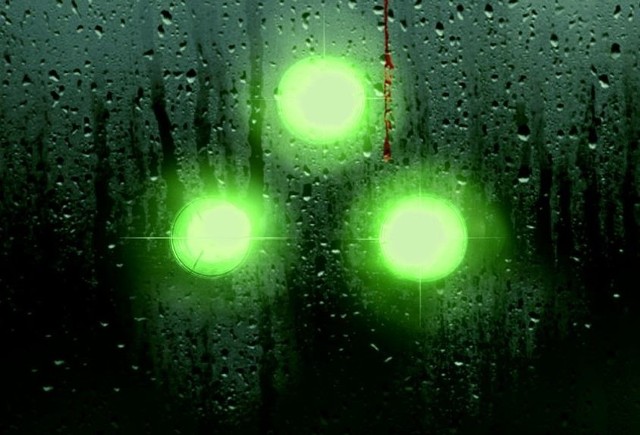 Splinter Cell: BlacklistSplinter Cell: Blacklist - w sumie to trochę dziwne, że żaden przeciwnik nigdy się nie dziwił widząc ruszające się trzy zielone światełka...
