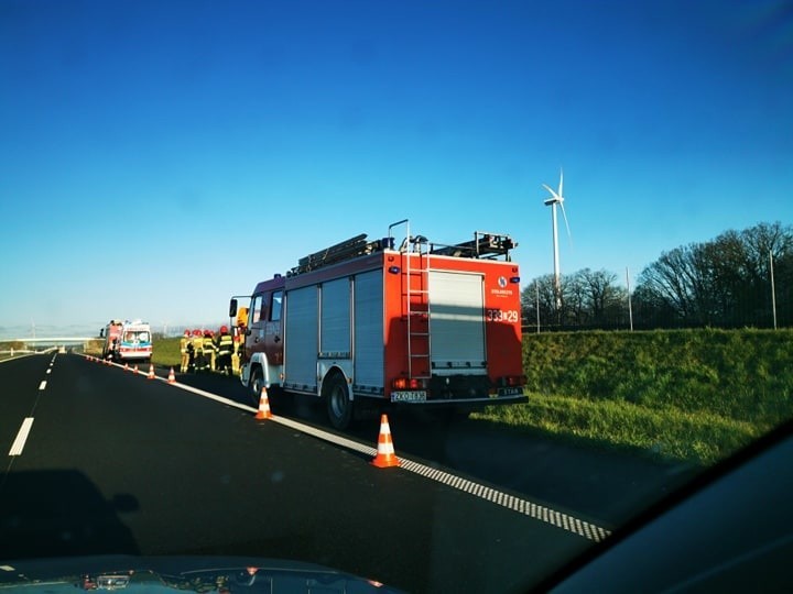 Wypadek na drodze S6 na trasie Koszalin - Kołobrzeg. Uwaga na utrudnienia [zdjęcia]