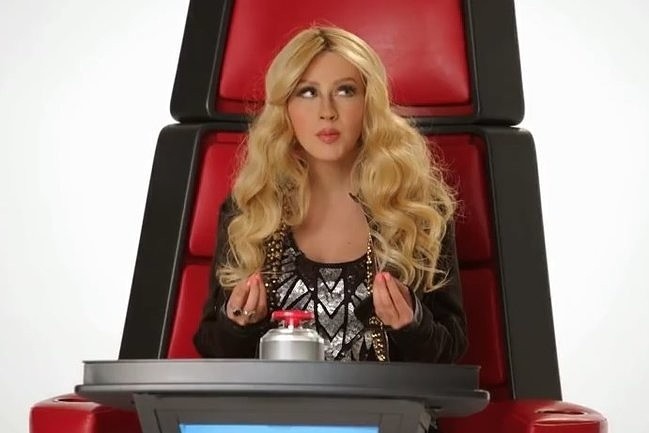 Christina Aguilera jako Shakira (fot. screen z YouTube.com)