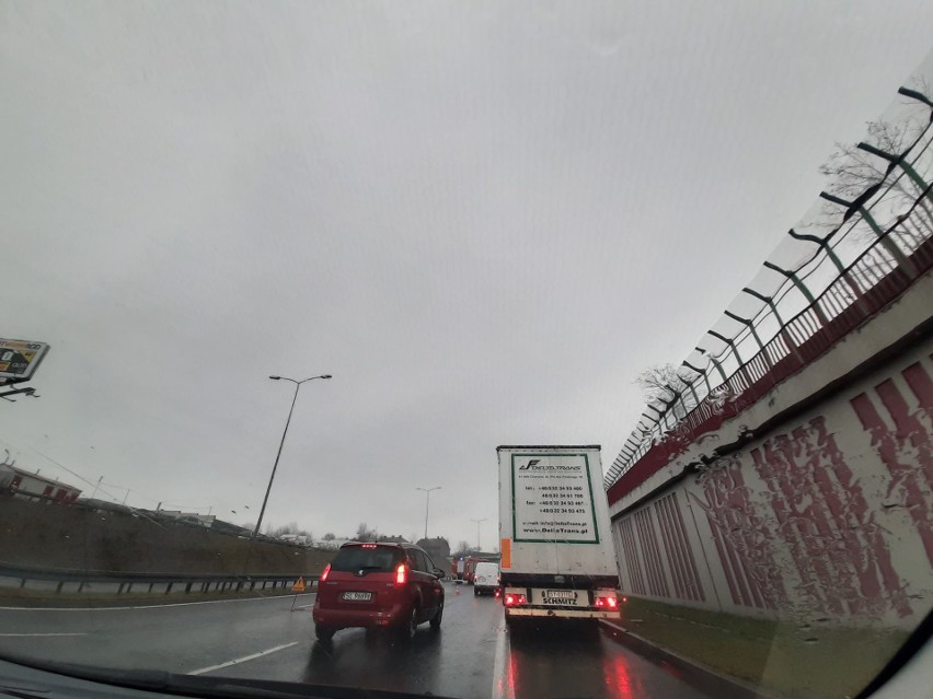 Ruda Śląska: Kierująca wjechała samochodem w barierki na...