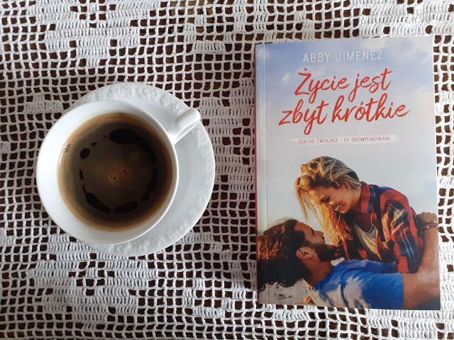 Abby Jimenez, „Życie jest zbyt krótkie”, Wydawnictwo Muza, Warszawa 2021, stron 399, przekład: Katarzyna Bieńkowska