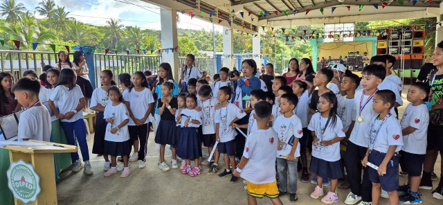 Finał piątej edycji akcji "Twoje serce dla dzieci z Filipin" miał miejsce w poniedziałek, 8 kwietnia. Oprócz pomocy kolejnym 30 rodzinom z dziećmi z cmentarza w Manili, część środków została przeznaczona na budowę bezpiecznego placu zabaw dla dzieci przy szkole San Miguel Elementary School na Filipinach.