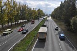 Jechać A1 czy DK1? Jak z aglomeracji śląskiej dojechać na północ kraju? Sprawdzamy przejazd autostradą i gierkówką