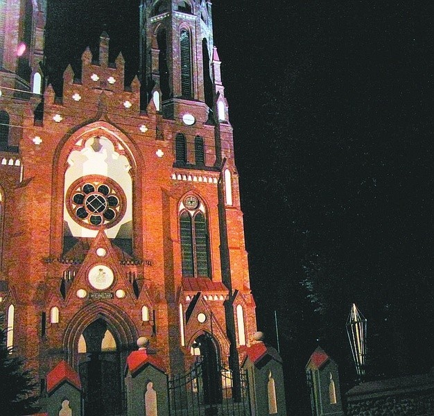 Kościół stoi w centrum Lipska. Od kilku tygodni miasto finansuje oświetlenie tylko tego obiektu.