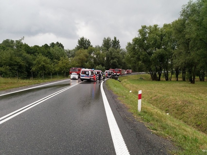 Wypadek Balice. Zderzenie dwóch samochodów na zjeździe z autostrady na lotnisko