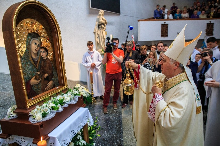 Papieska koronacja obrazu Matki Bożej Pocieszenia w czerwcu...