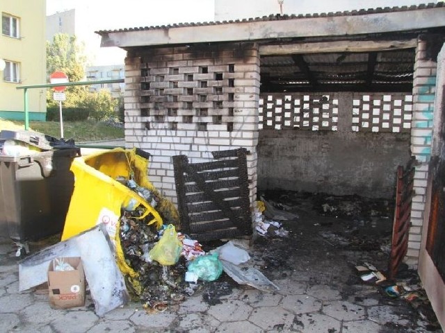 Przy ulicy Słonecznej 34 w Kielcach w nocy podpalono kubły na śmieci. Ogniem objęta była cała altana śmietnikowa. Oto, co zostało po pożarze.