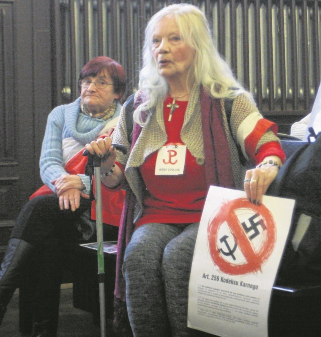 Rozbiórka pomnika Armii Czerwonej nie zakończyła manifestacji środowisk kombatanckich. Wczoraj w Sądzie Okręgowym demonstrowali swój sprzeciw wobec decyzji organów ścigania