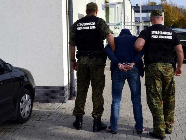 Funkcjonariusze Straży Granicznej zatrzymali trzech mężczyzn, którzy zajmowali się przemytem do Polski Ukraińców