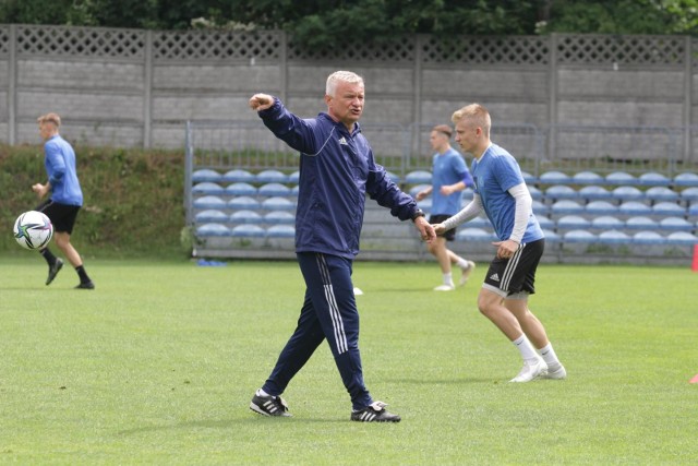 1.07.2021. Ruch Chorzów wrócił do zajęć po urlopach piłkarzy. Pierwszy trening z nowym trenerem Jarosławem Skrobaczem.  Zobacz kolejne zdjęcia. Przesuwaj zdjęcia w prawo - naciśnij strzałkę lub przycisk NASTĘPNE