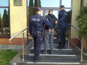 Golubsko-dobrzyńscy policjanci zatrzymali dwóch mężczyzn, którzy napadli na 33-latka