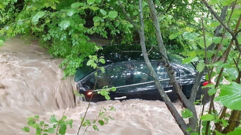 Sądecczyzna. Na Popradzie stan ostrzegawczy, kolejne gminy wprowadzają pogotowie przeciwpowodziowe [ZDJĘCIA]