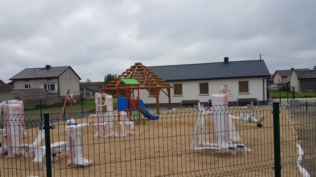 W Sokolnikach Suchych na terenie gminy Wieniawa jest już świetlica, a będzie jeszcze siłownia i plac zabaw dla dzieci.