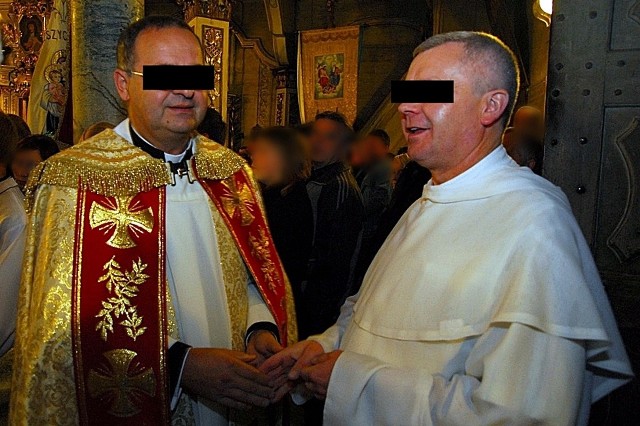 Były proboszcz parafii w Szalowej Marian W. oraz zakonnik Jarosław O. (po prawej) podczas misji świętych w 2009 r.