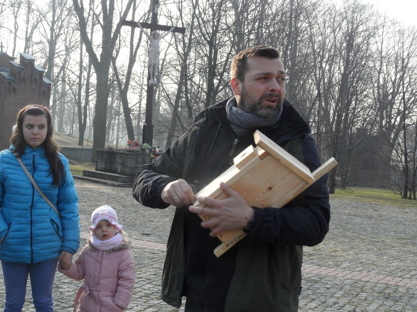 Piekary Śląskie: na pomoc ptakom [WIDEO + ZDJĘCIA]