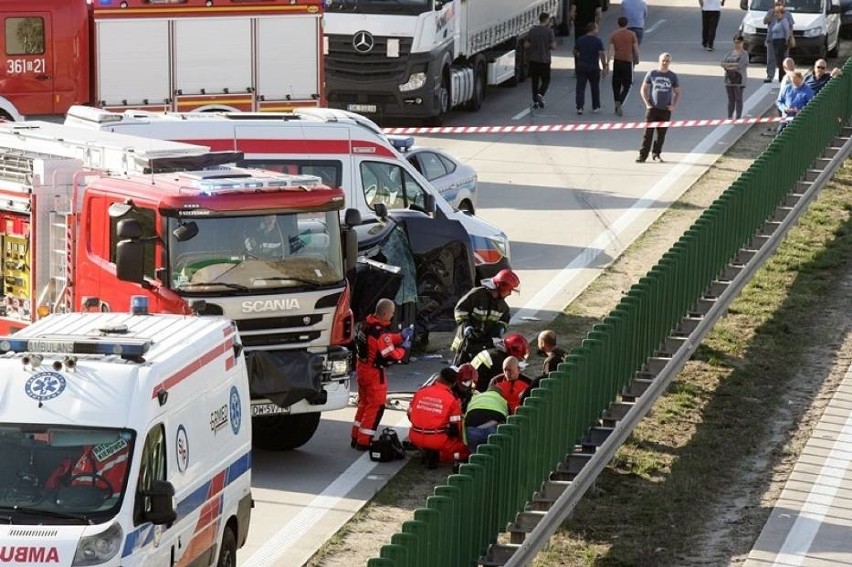 Wypadek na A4. Ranna kobieta, lądował śmigłowiec LPR [ZDJĘCIA]