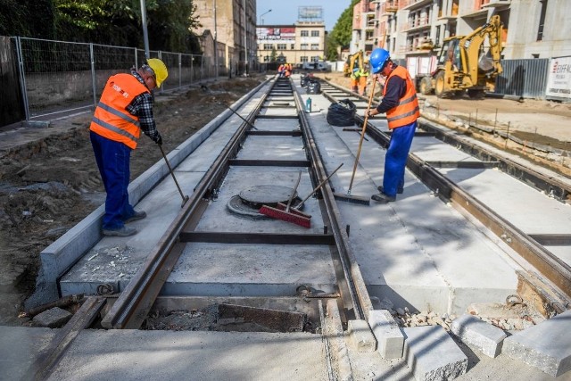 Mieszkańcy drwią z torów na Zwierzynieckiej