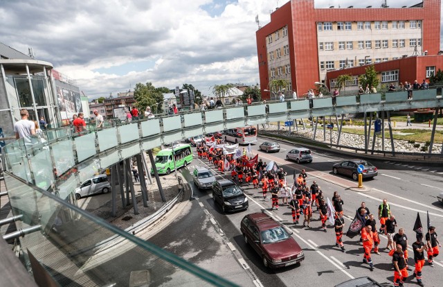 Ratownicy medyczni na Podkarpaciu pod koniec czerwca protestowali przed Urzędem Wojewódzkim w Rzeszowie