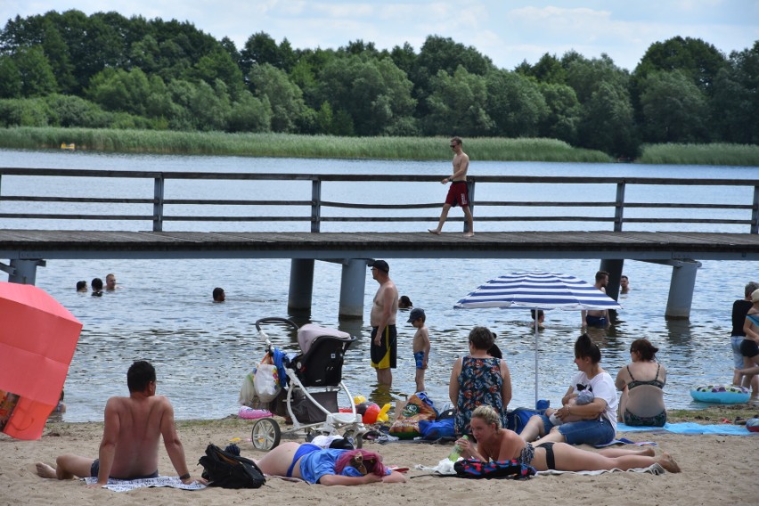 Lato 2021 na plaży w Chmielnikach. Zobacz naszą galerię