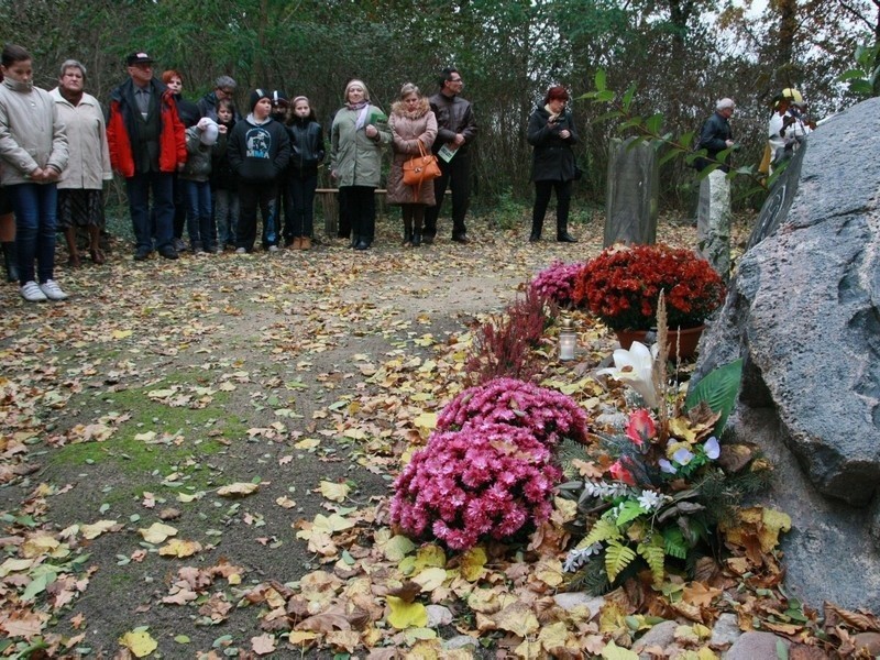 W sobotę po południu na byłym cmentarzu ewangelickim w...