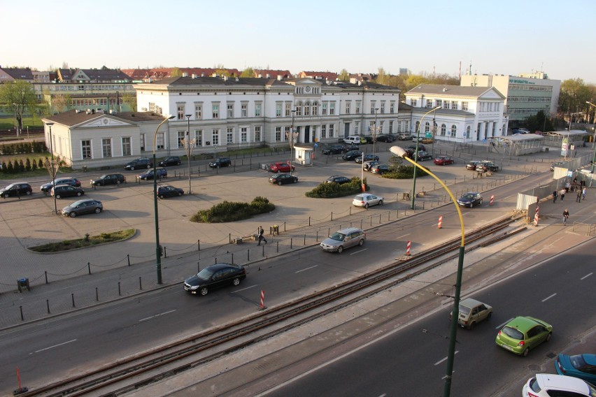 Plac przed dworcem w Sosnowcu