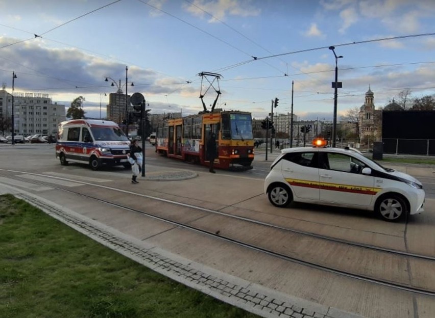 Tramwaj potrącił rowerzystę na ul. Kilińskiego w okolicy Dworca Fabrycznego ZDJĘCIA