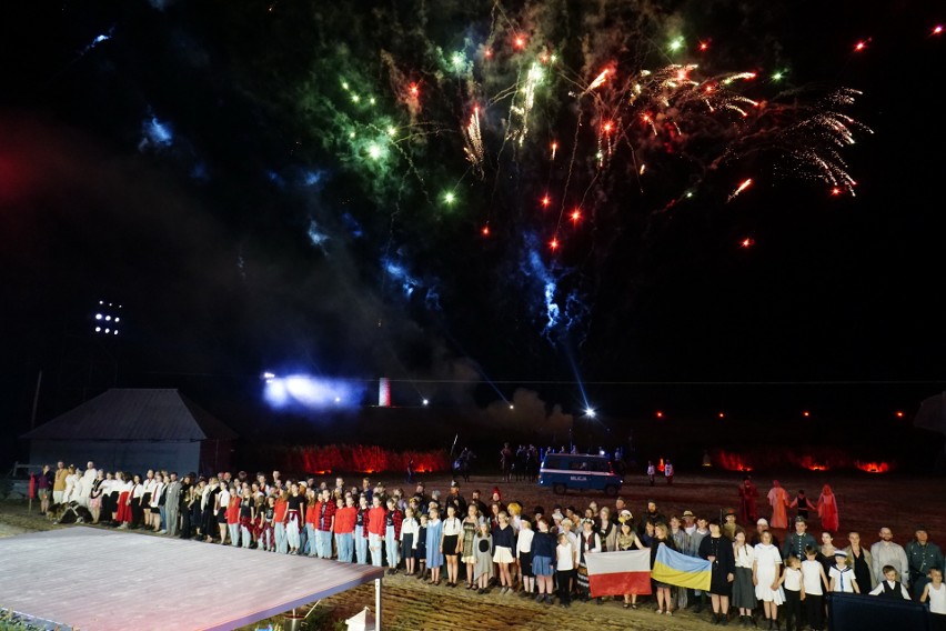 Spektakl "Orzeł i Krzyż" odbył się na terenie Parku Dzieje w...