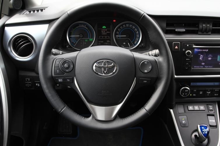 Testujemy: Toyota Auris Hybrid – kompakt przyszłości (foto,...