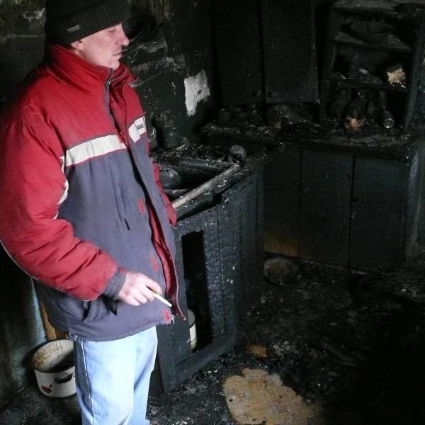 Pożar wybuchł w kuchni. Na podłodze leżały zwłoki 45-letniego mężczyzny.