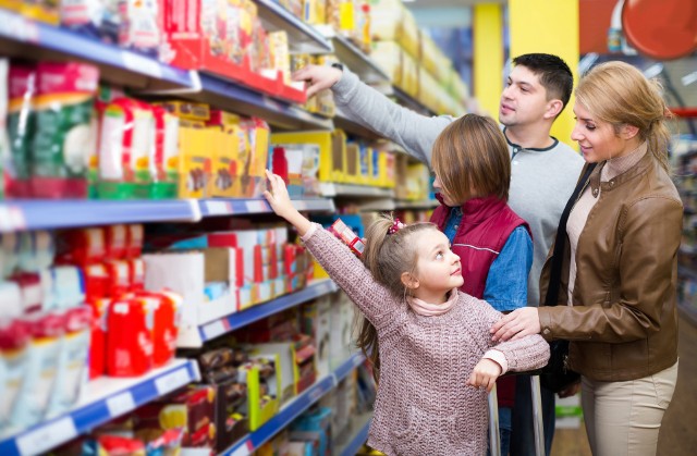 Większość ankietowanych mam deklarujących spożywanie kaszy włącza ten produkt do codziennej diety jako dodatek do obiadu (93 proc.)