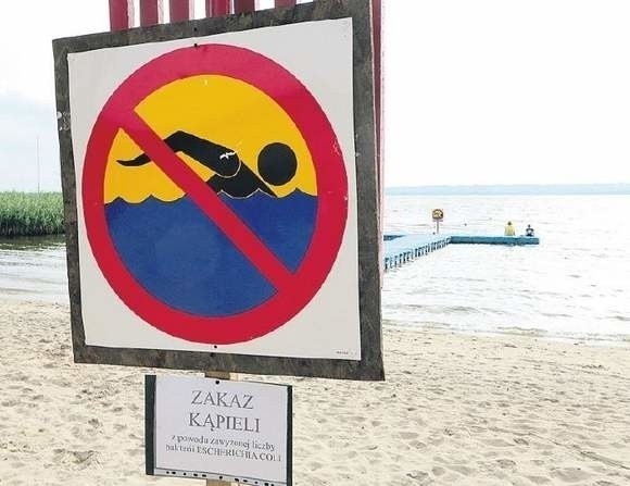 Na kąpielisku obowiązuje zakaz kąpieli.