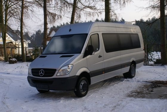 Mercedes dotarł właśnie do Kobylanki. Będzie służył przede wszystkim uczniom, którzy muszą dojechać do szkoły w Stargardzie.