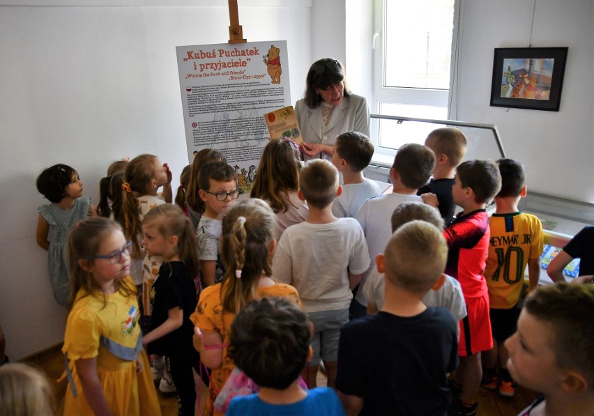 Kubuś Puchatek i Przyjaciele na wyjątkowej wystawie w Tarnobrzegu. Miejska Biblioteka Publiczna zaprasza wszystkich wielbicieli misia