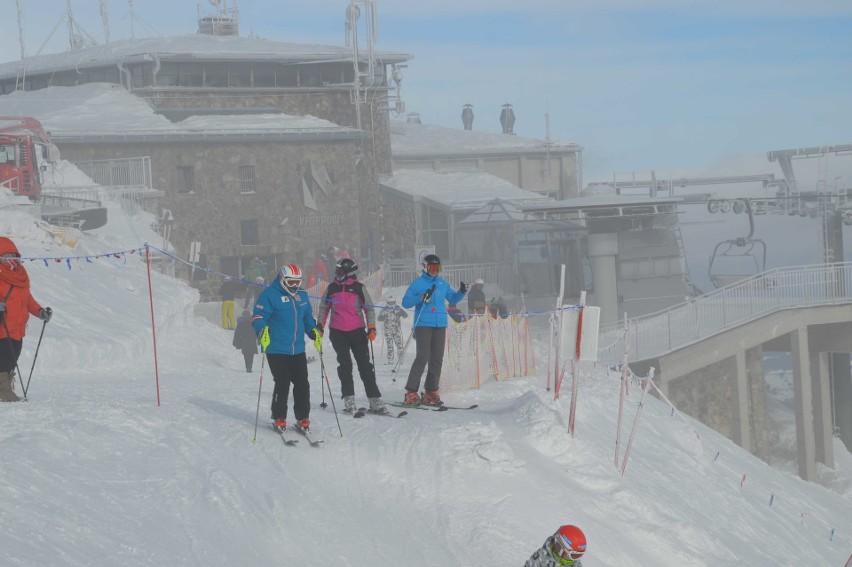 Tatry. Kasprowy Wierch oblężony przez narciarzy i turystów [ZDJĘCIA]