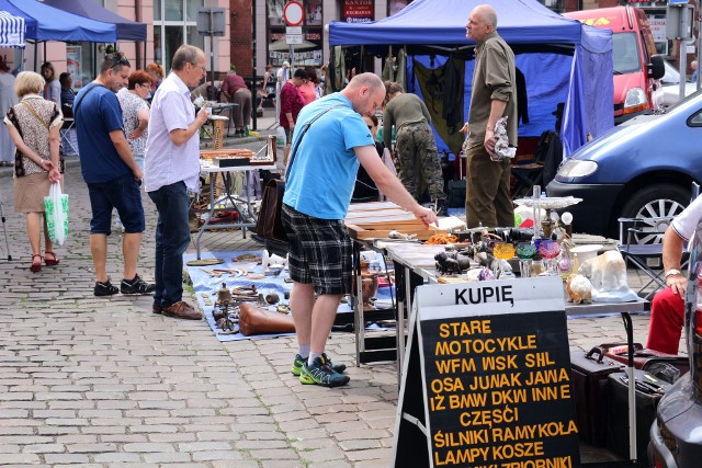 Na  trzy dni na deptaku wzdłuż ulicy Adama Mickiewicza i placu Niepodległości w Grudziądzu rozstawili kramy kolekcjonerzy staroci i nie tylko. Jarmark czynny będzie w godzinach: piątek - 8.00-18.00, sobota - 8.00-16.00 i niedziela - 9.00-15.00.