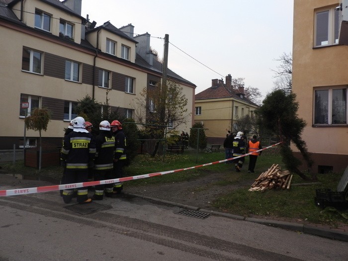 Strażacy gasili pożar w bloku w Wadowicach [ZDJĘCIA, WIDEO]