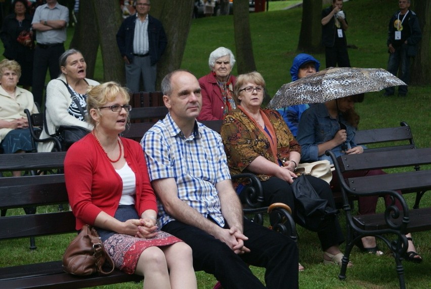 VII Jarmark Rzemiosła i Rękodzieła trwa w parku przy Pałacu...